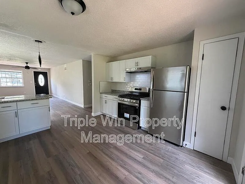 3 bed, 2.0 bath, 1184 sqft, $1,600 — Photo 4