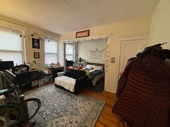 137 Peterborough St APT 16, Boston, MA 02215