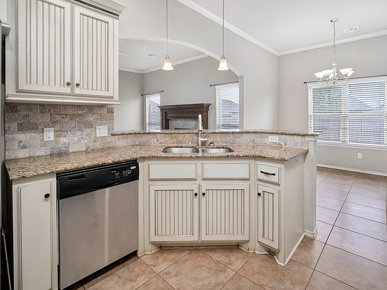 9104 Scarlet Blvd — Photo 3