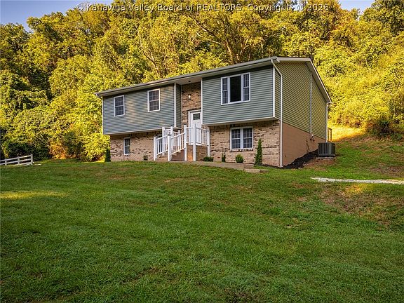 3rd image of 3611 Cyrus Creek Rd