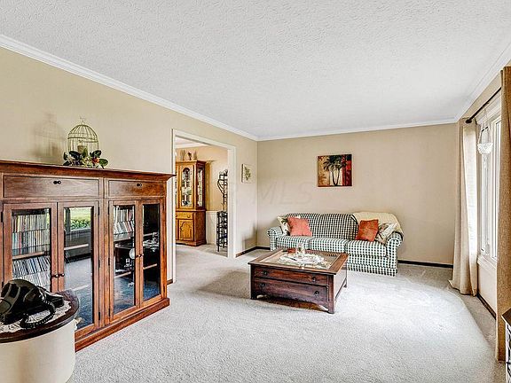 4th image of 1112 Carousel Ct