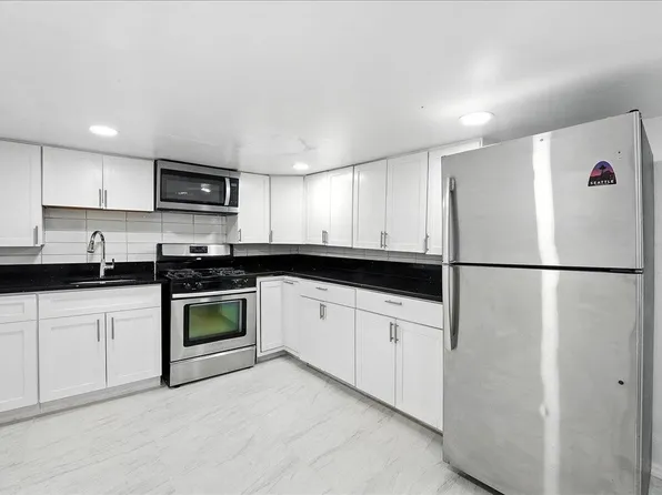 283 Griffith Street image 3 of 29