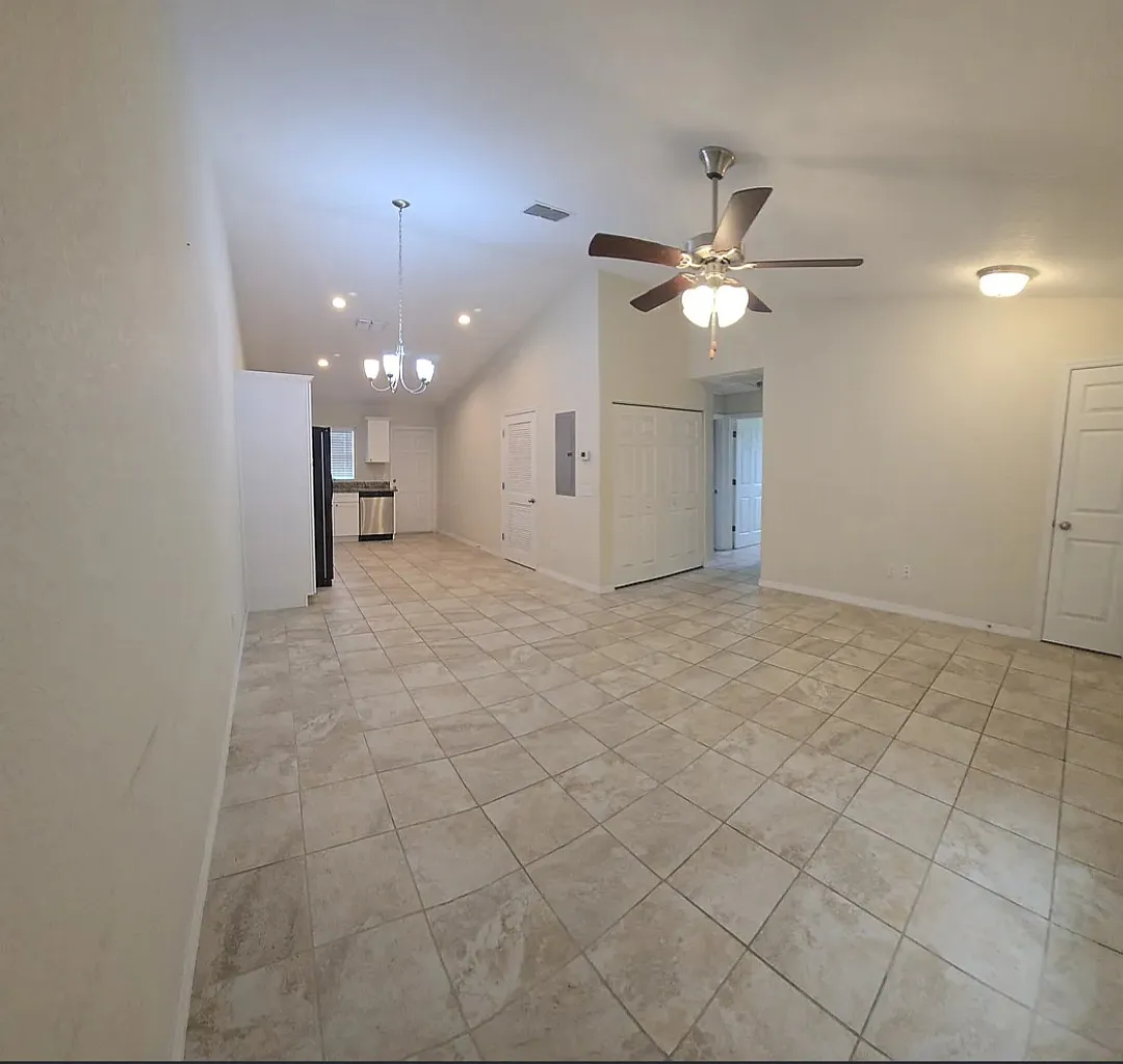 2 bed, 987 sqft, $1,225 — Photo 2