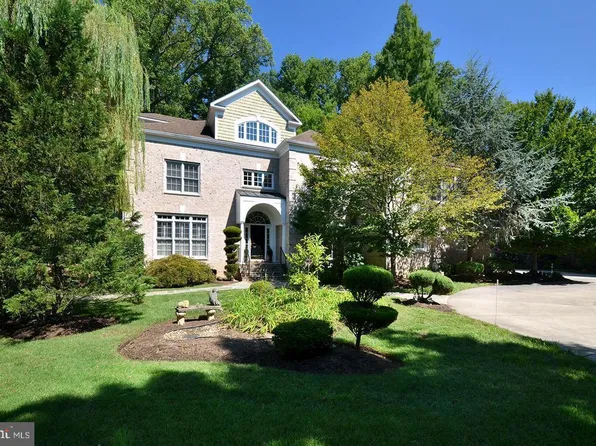 5807 Grosvenor Ln, Bethesda, MD 20814