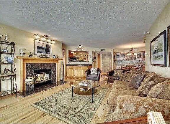3rd image of 5011 Lake Avenue