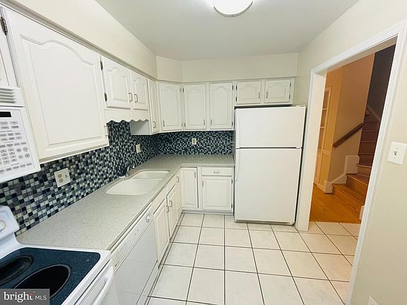5th image of 1148 N Taylor St
