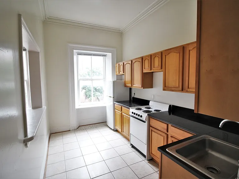 809 Park Ave — Photo 5