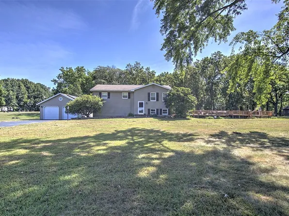 2 Sunnyside Est, Moweaqua, IL 62550