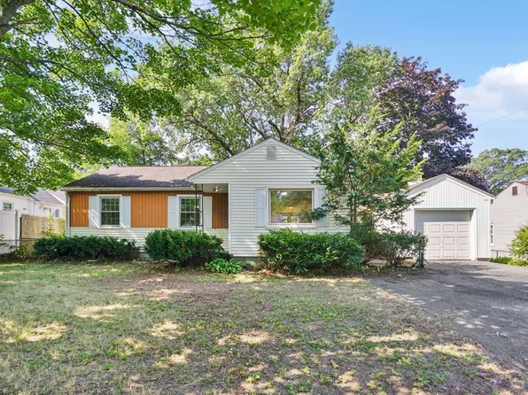 11 W Canton Cir, Springfield, MA 01104