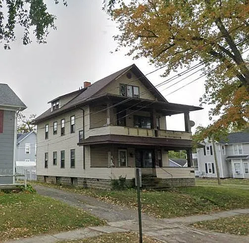 569 E Church St photo 1