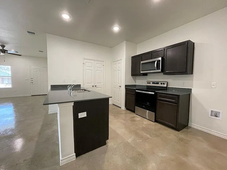 2317 Zanoletti Dr — Photo 8