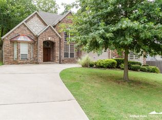 5225 Yellow Brick Rd, Fayetteville, AR 72703