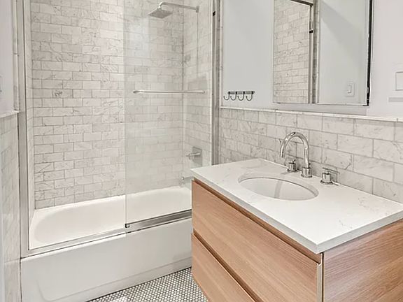 5th image of 40 Market St #5
