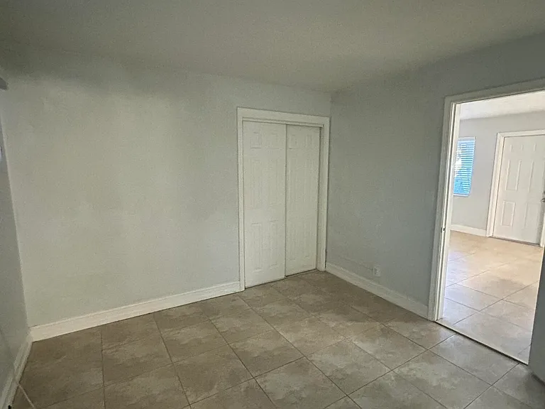925 NE 17th Ave #1 — Photo 18