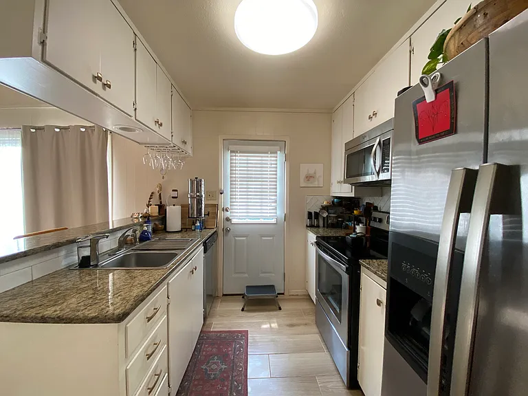 1208 Yaupon Valley Rd #A — Photo 9