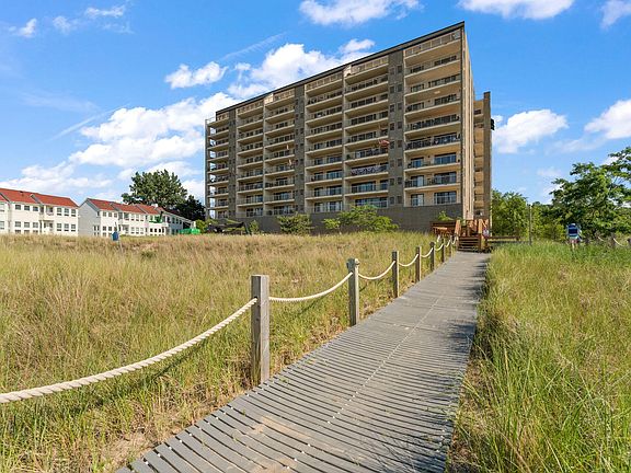 5th image of 100 Lake Shore Dr APT 701