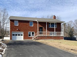 17 Rafaillo Dr, Latham, NY 12110