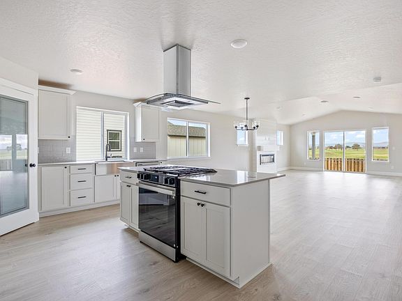4th image of 1172 NW Fairway Dr #148