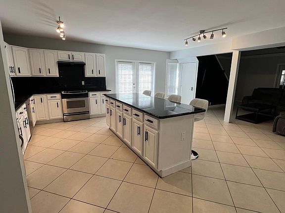 2nd image of 2417 Sundy Avenue