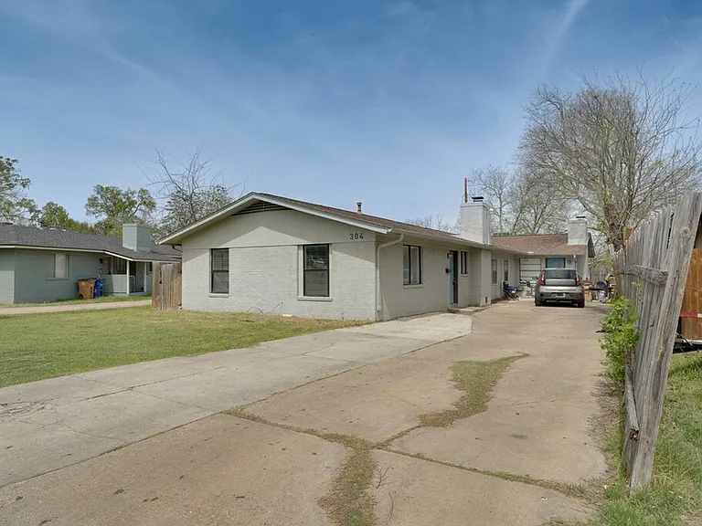 304 John Nance Garner Cir #A2 — Photo 2