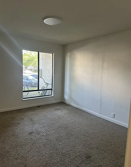 614 Adams St — Photo 6