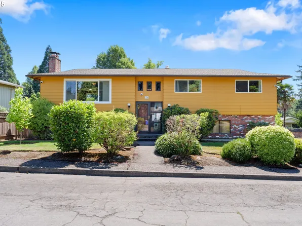 18345 Chris Ct, Gladstone, OR 97027