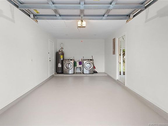 5th image of 981 SW Bay State Rd