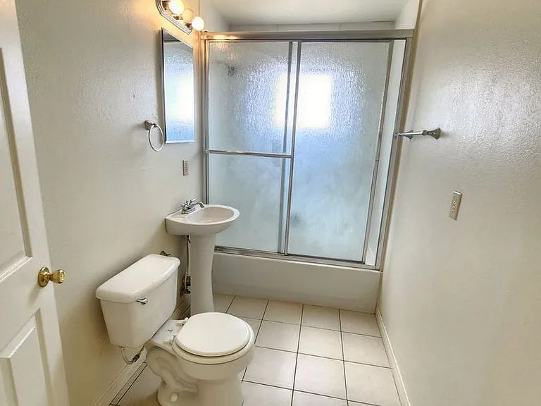 5762 Howard Way — Photo 11