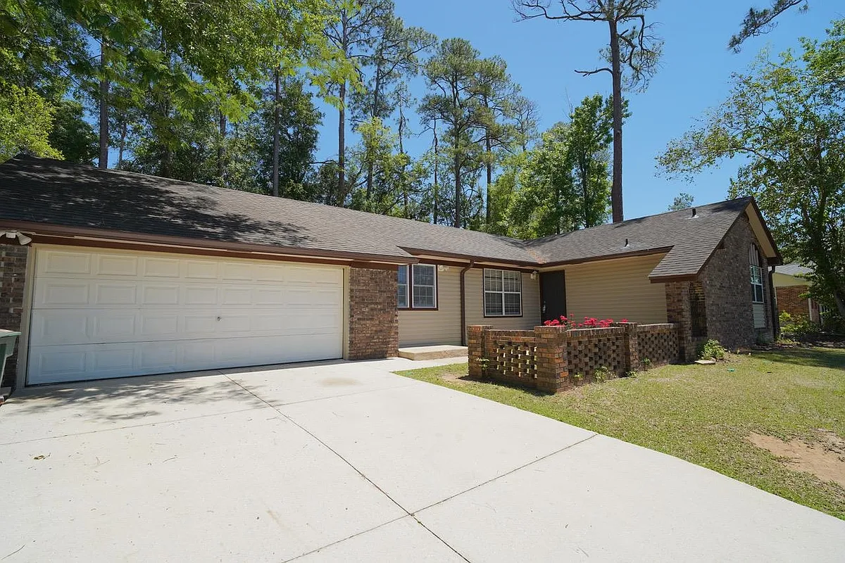 Building Photo - 1545 Pine View Dr