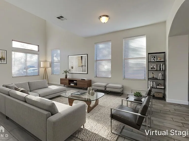 6418 S 49th Dr — Photo 2