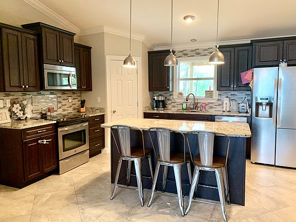 2nd image of 1136 Blackberry Cir
