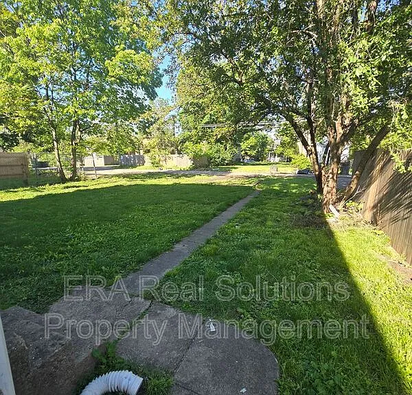 95 Whitethorne Ave — Photo 16