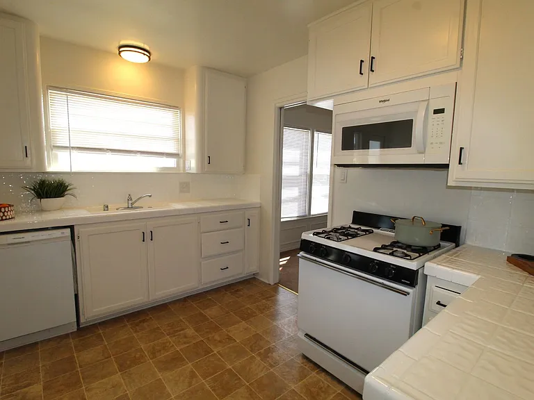 Charming Midtown Ventura Home- 3 Bedroom + 1.75 Bath — Photo 17