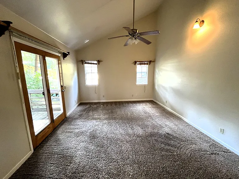 7025 London Dr — Photo 23