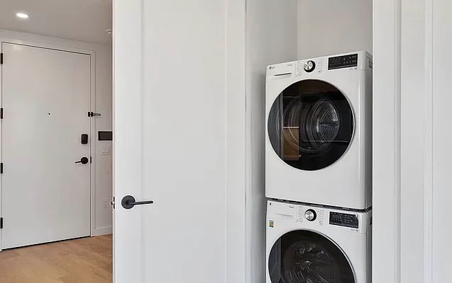 Laundry, photo 1