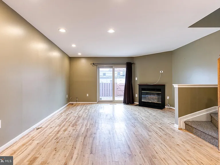 2816 Elliott St — Photo 16