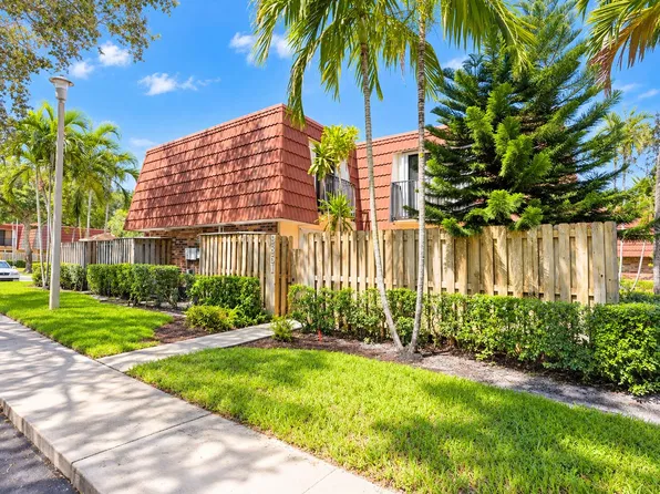 9851 NW 6th Place, Plantation, FL 33324