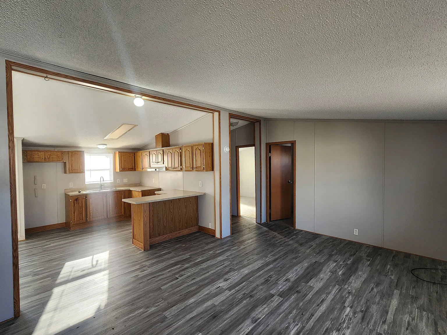 3 bed, 1232 sqft, $1,100 — Photo 2