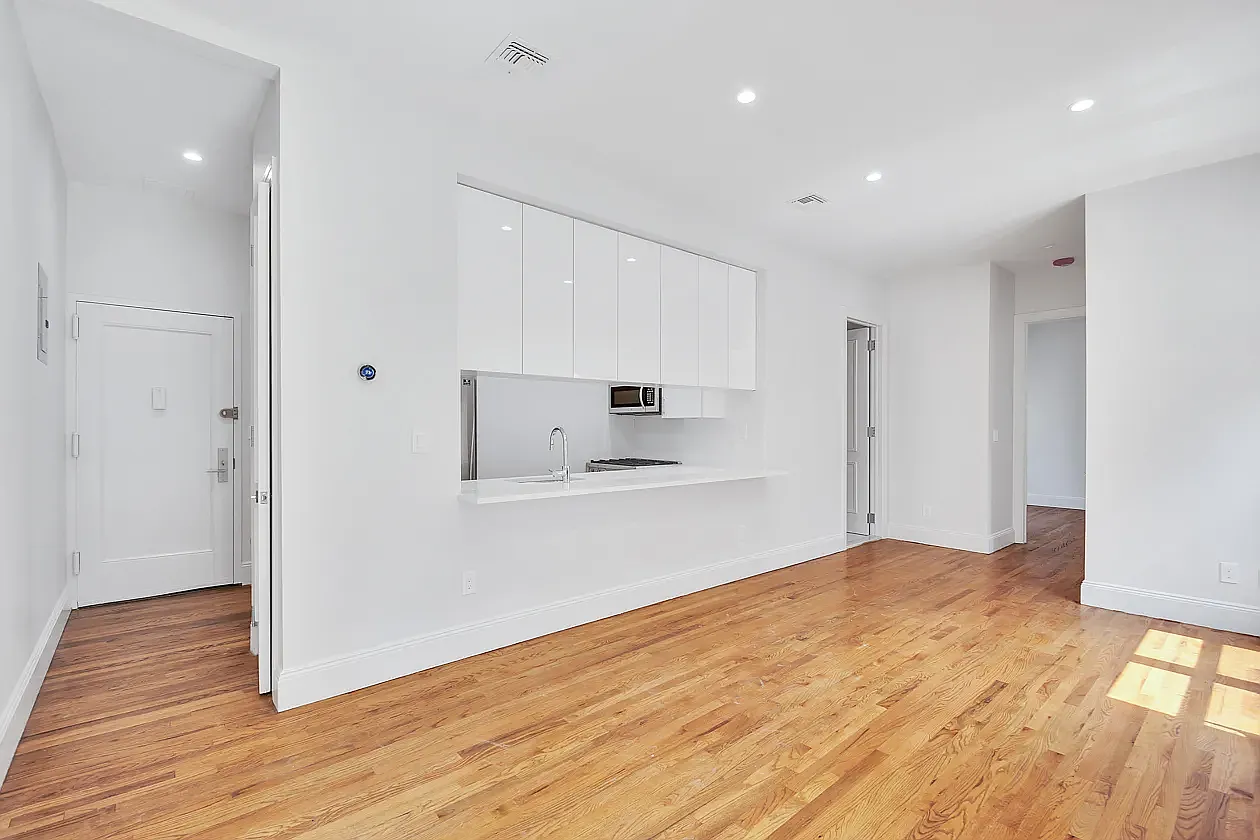 226 East 70th Street — Photo 2