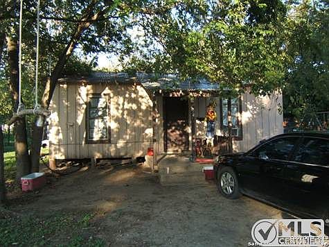 2nd image of 626 Hoskins St