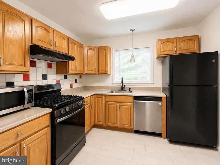 14761 Ealing Ct — Photo 11