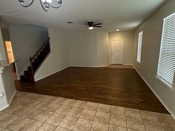 3rd image of 914 Spello Cir