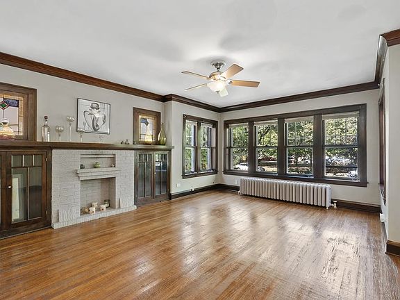 3rd image of 4427 W Wrightwood Ave