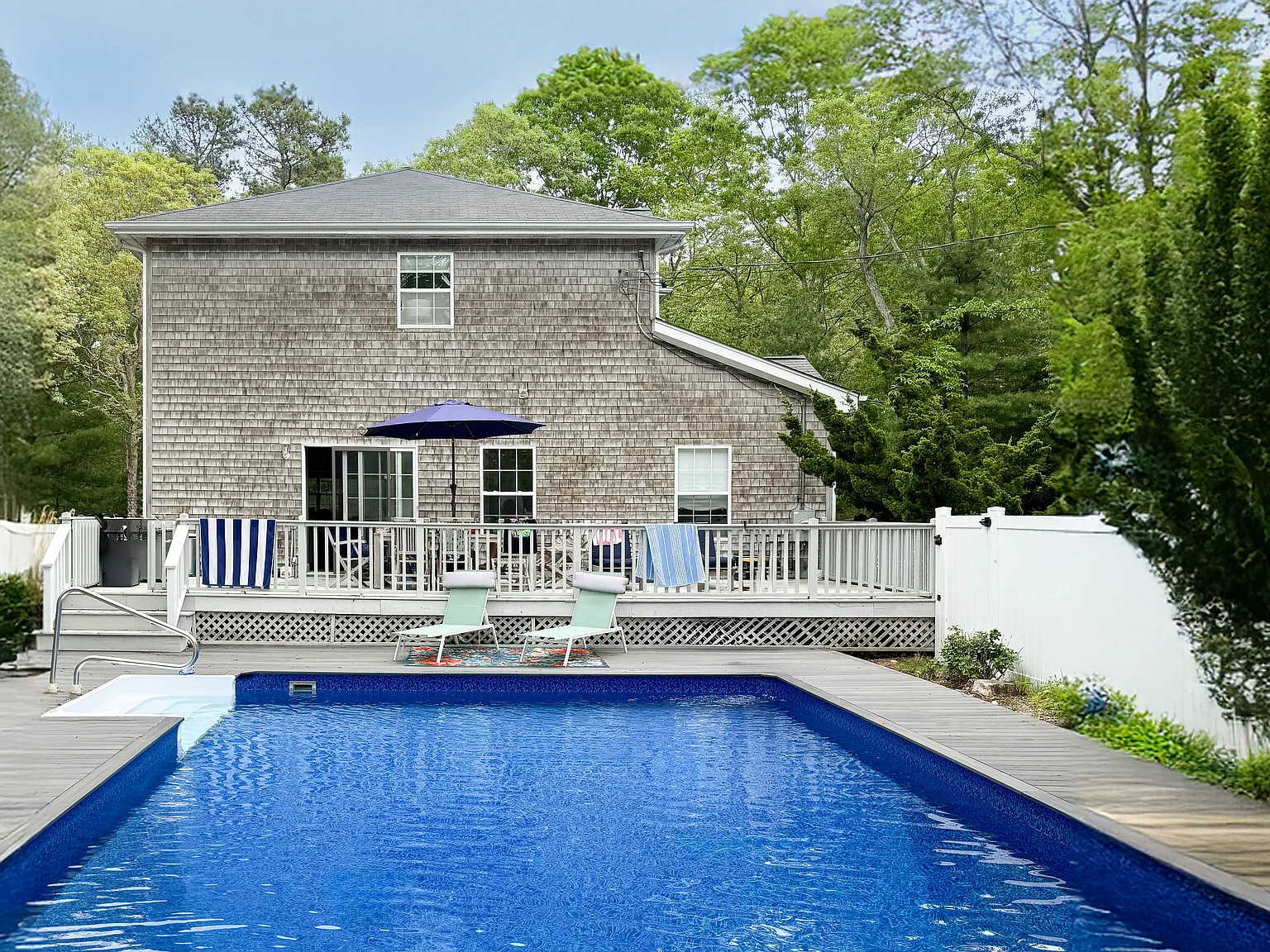 Near Northwest, Pristine Beach House — Photo 2