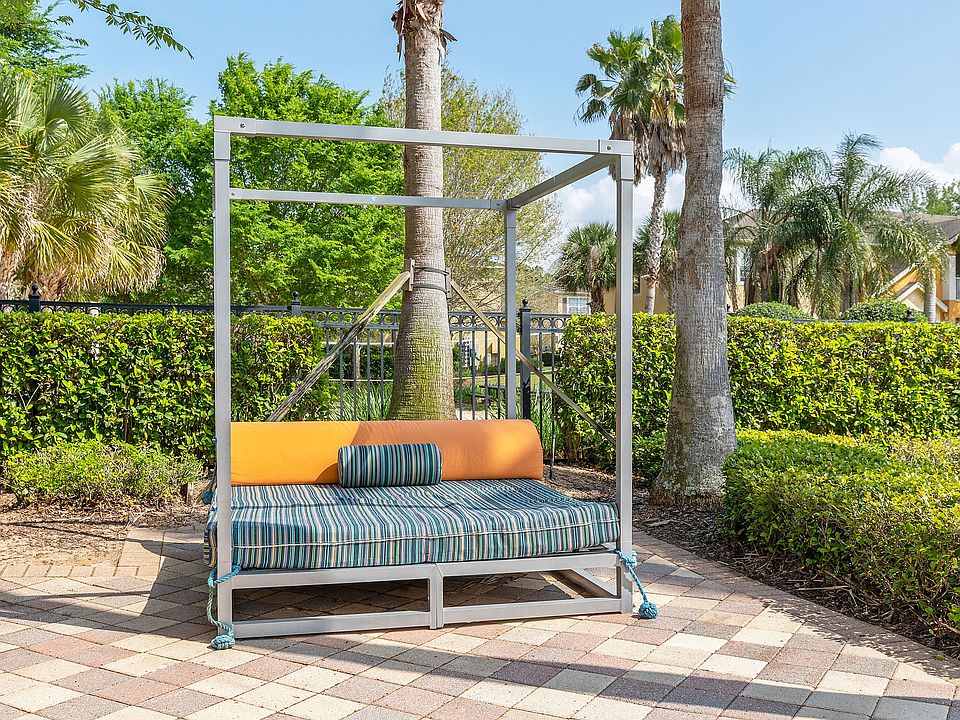 C24960_CitrusTower_OutdoorLounge3_01
