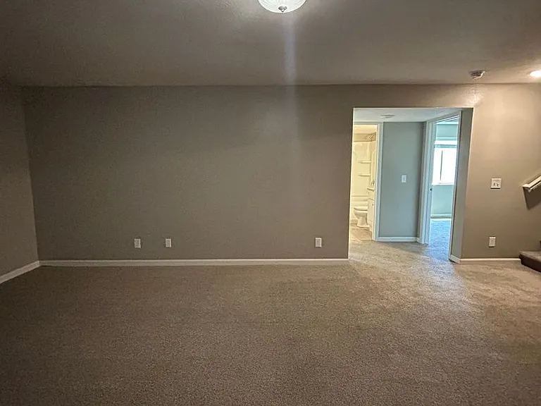 1059 N 170th Ave — Photo 31