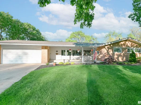 923 Birchwood Dr, Washington, IL 61571