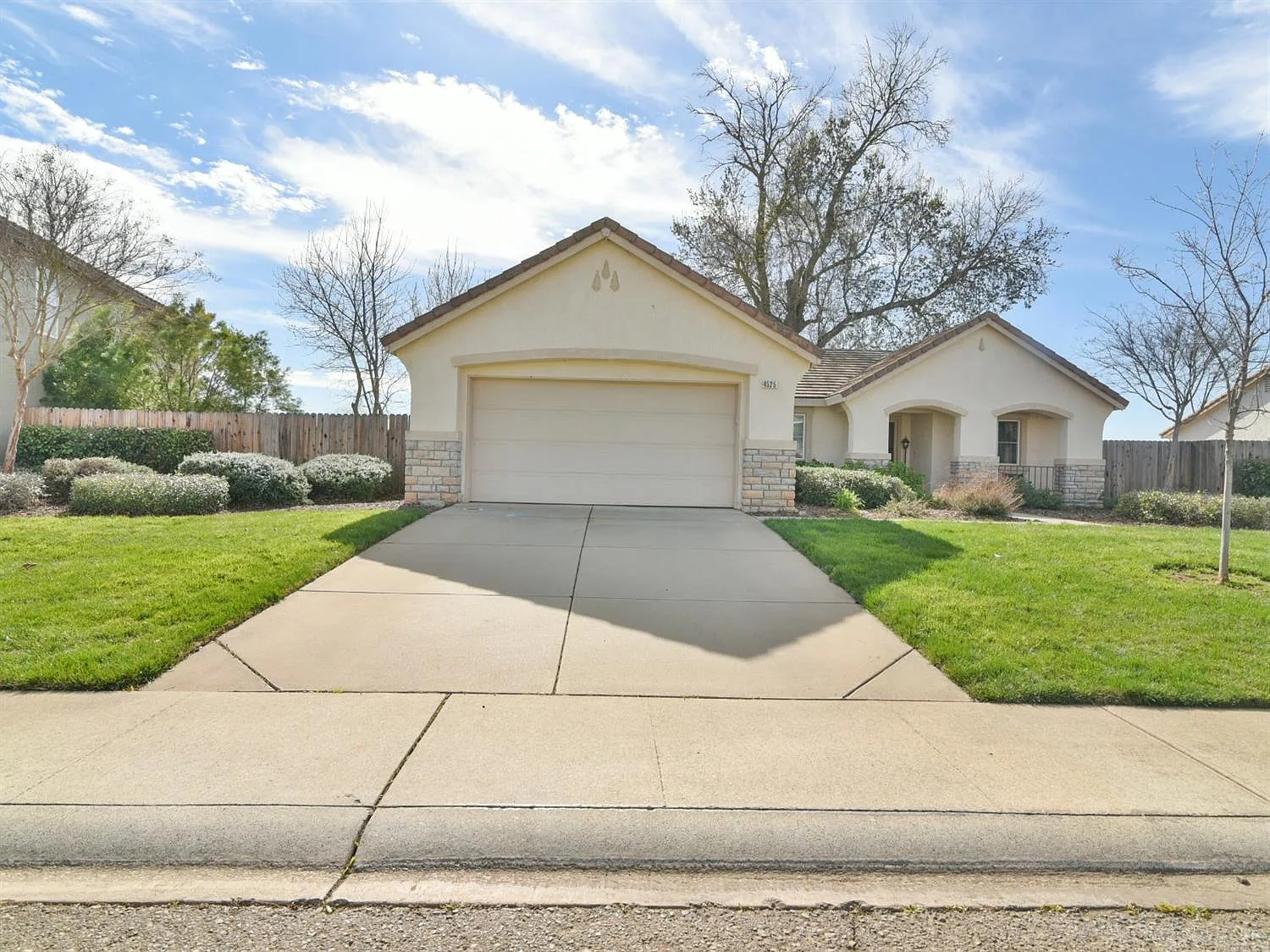 4525 Rosecliff Cir photo 1