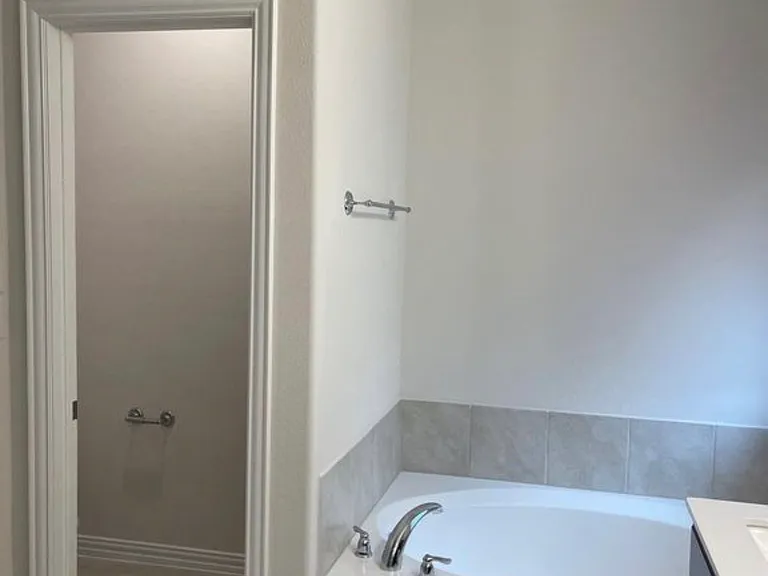 1808 Briar Hill Dr — Photo 7