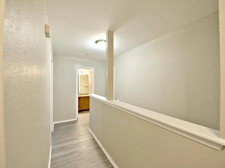 12801 Margit Dr — Photo 10